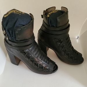 Freebird by Steven Booties